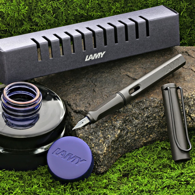 Lamy Safari Starter Fountain Pen and Ink Set in Charcoal Black - Fine Point