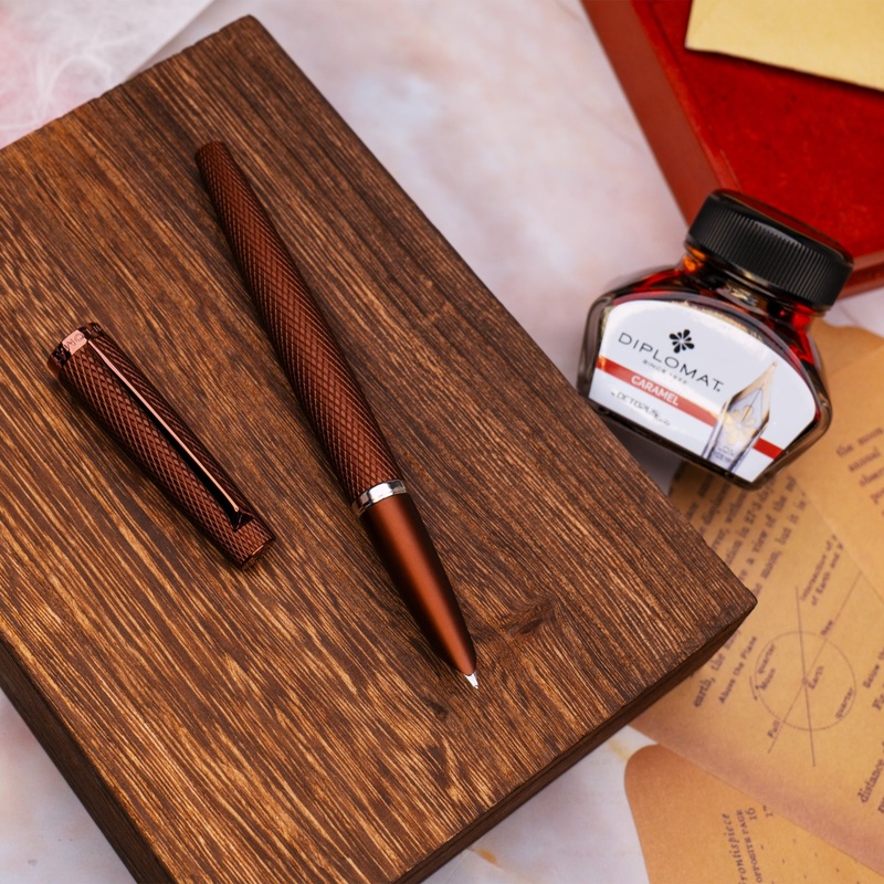 Diplomat Viper Fountain Pen Fine/Medium in Brown Guilloche